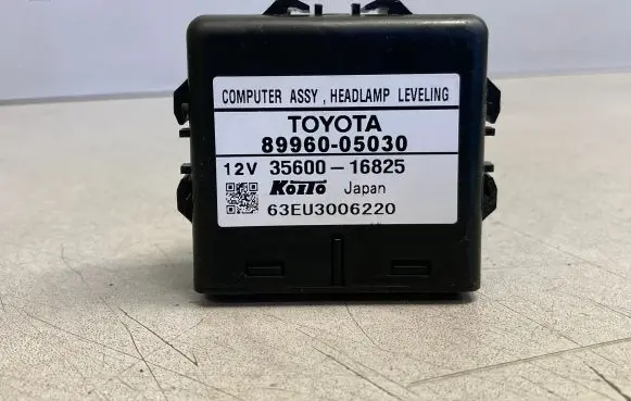 Toyota Avensis T250 Light module LCM 8996005030 3560016825