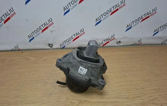 BMW 3 F30 F35 F31 Engine mount bracket 6799104