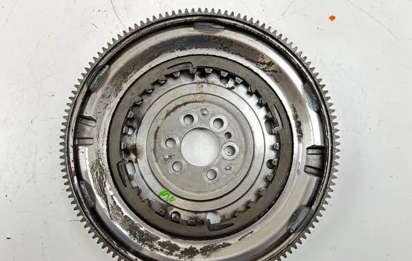 Volkswagen Golf VII Flywheel 04E105266