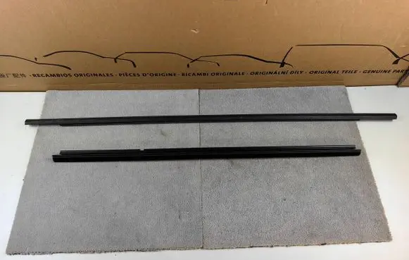 Fiat 500 Abarth Front door trim (molding) 51965555 52093005
