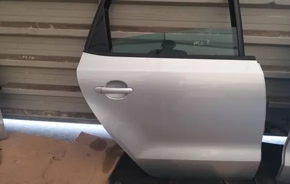 Volkswagen Polo V 6R Rear door LA7W