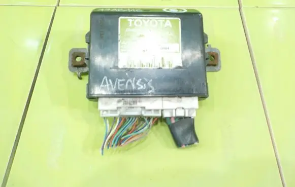 Toyota Avensis T270 Seat adjustment motor 8971020010