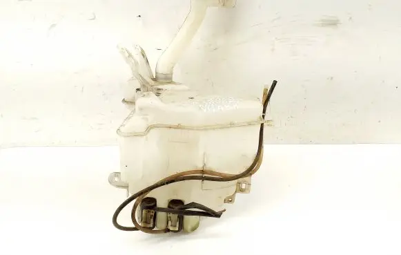 Suzuki Grand Vitara II Windshield washer fluid reservoir/tank