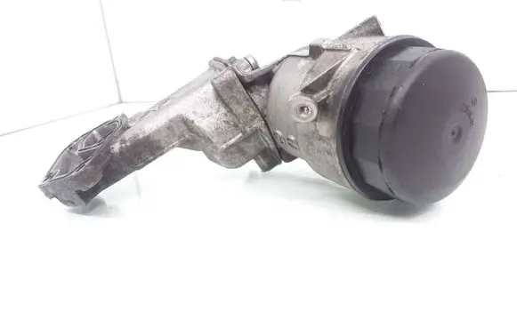 Mercedes-Benz E A207 Oil filter mounting bracket A6421800010