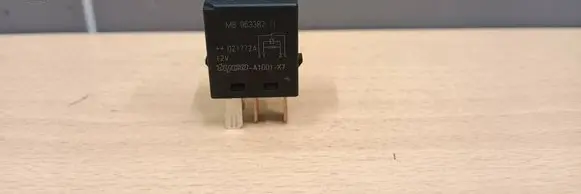 Volkswagen PASSAT B5.5 Other relay MB953382
