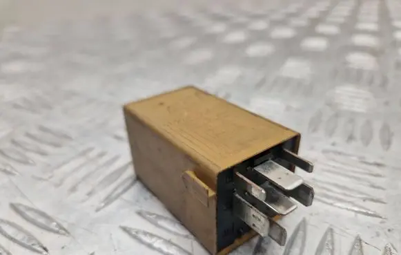BMW 5 E60 E61 Other relay 61368384505