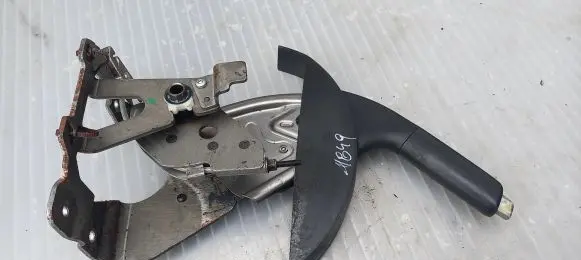 Nissan Qashqai Hand brake release handle 