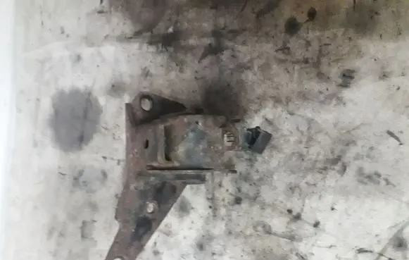 Toyota Avensis Verso Engine mount bracket