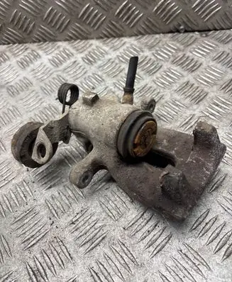 Opel Zafira A Rear brake caliper