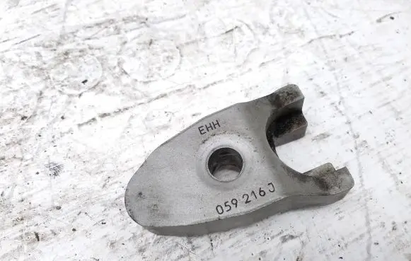Audi A8 S8 D4 4H Fuel Injector clamp holder 059216J