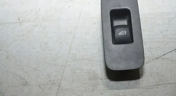 Volvo V40 Electric window control switch 31394840