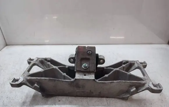 Gearbox mounting bracket