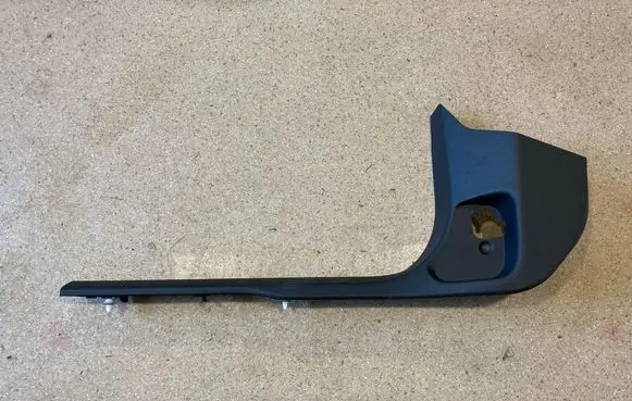Foot area side trim
