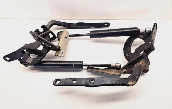Volvo V70 Tailgate/trunk/boot hinge 8643157 8643158