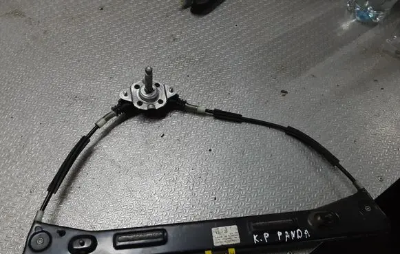 Fiat Panda II Front door manual window regulator 