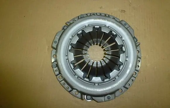 KIA Carens III Pressure plate 3082654440