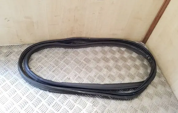 Toyota Corolla Verso AR10 Trunk rubber seal (body) 