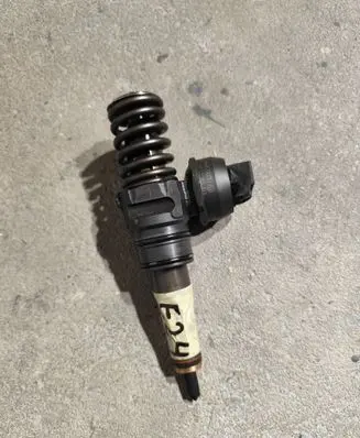 Skoda Roomster (5J) Fuel injector 038130073AG
