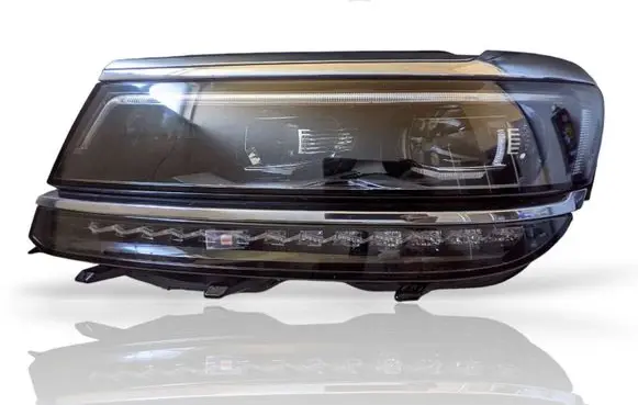 Volkswagen Tiguan Headlight/headlamp 5NB941081E 030110123509 LE15A6359