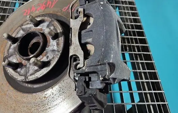 Front brake caliper