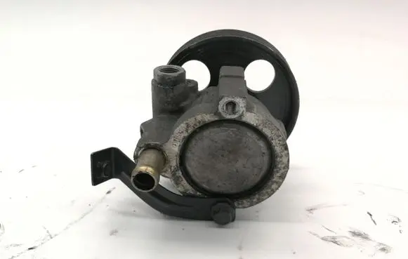 Toyota Avensis Verso Power steering pump 26083376RV