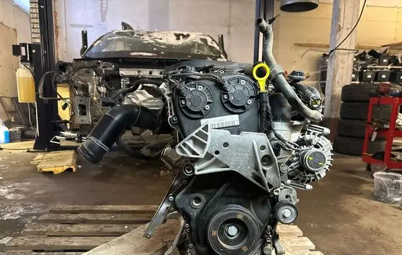 Audi Q3 F3 Engine DHH DHH018534 06L103025N