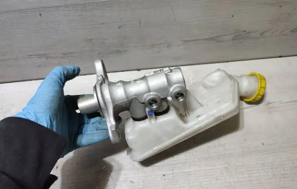 Peugeot 2008 I Master brake cylinder 32069745