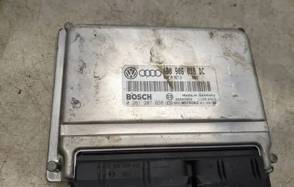 Volkswagen PASSAT B5.5 Engine control unit/module 4B0906018DC 0261207636 26SA7869