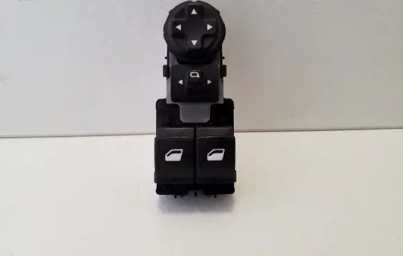 Opel Vivaro Electric window control switch 96783350ZD