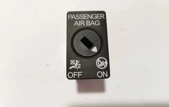 Passenger airbag on/off switch