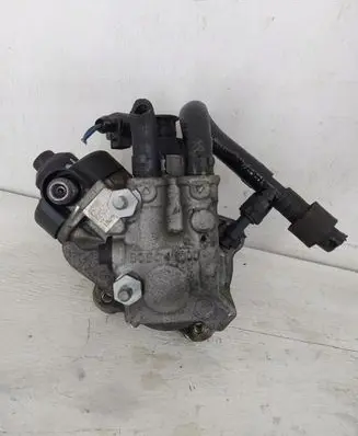 Volkswagen PASSAT B7 Fuel injection high pressure pump 0445010526