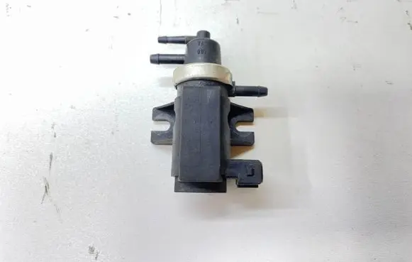 Audi A3 S3 8L Vacuum valve 1H0906627