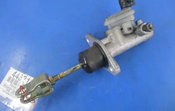 Mitsubishi Space Star Clutch master cylinder