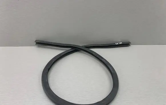 BMW 3 E90 E91 Engine compartment rubber 51717060565 7060565