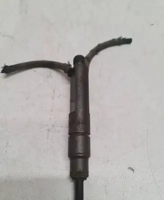 Volkswagen PASSAT B5 Fuel injector 028130201T