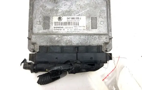 Skoda Fabia Mk1 (6Y) Engine control unit/module ECU 047906033J