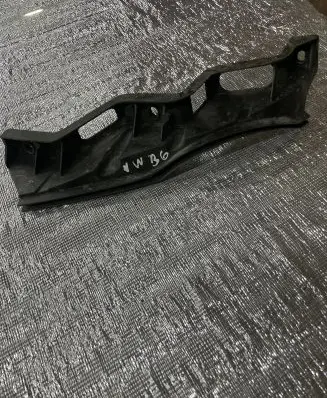 Volkswagen PASSAT B6 Front bumper mounting bracket