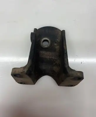 Toyota Land Cruiser (J120) Engine mounting bracket 12311-30060
