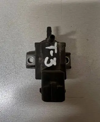 Toyota Avensis T250 Vacuum valve 258600R010 72828606