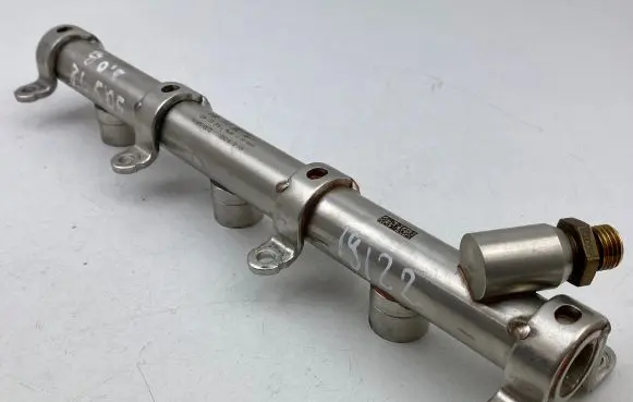 Audi Q5 SQ5 Fuel main line pipe 06M133315L 06M133315 06E127065N