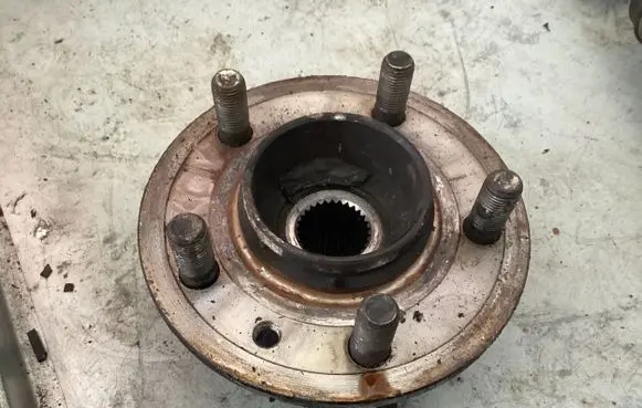 Land Rover Range Rover Sport L320 Front wheel hub