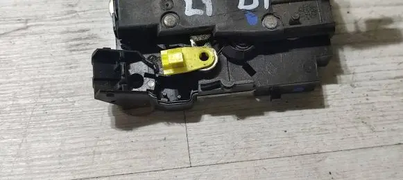 Dacia Duster Rear door lock 8LFD