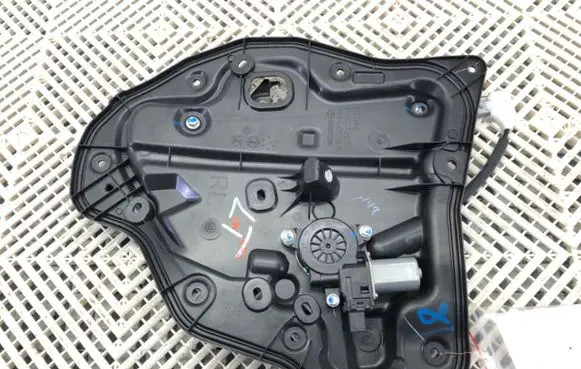 Mazda 2 Rear door window regulator with motor DA6C7397X