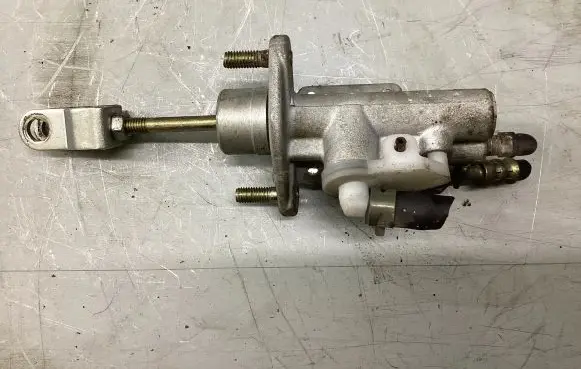 Mitsubishi Outlander Clutch master cylinder