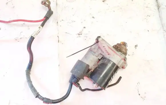 Volkswagen Golf V Starter motor 025286