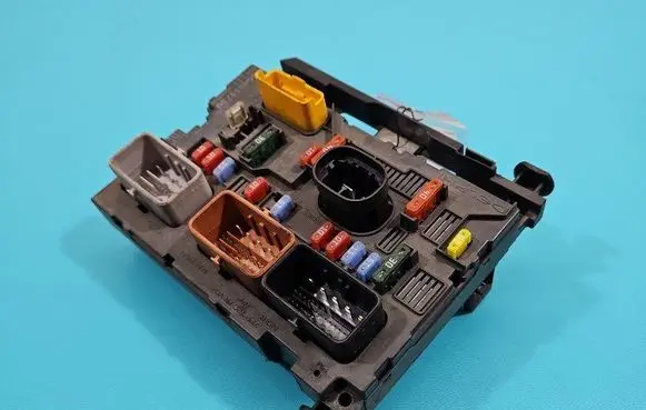 Peugeot 207 Central body control module 9664055780 IMPRK1437912