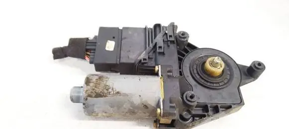 Volkswagen PASSAT B5 Rear door window regulator motor 119101100