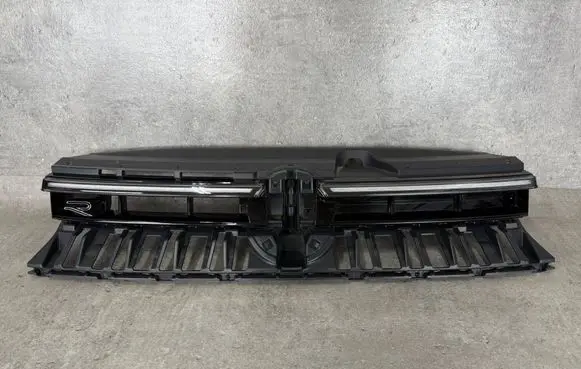 Volkswagen PASSAT B9 Front bumper upper radiator grill 3J0853653