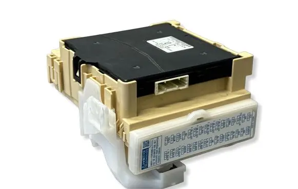 Toyota Auris E180 Fuse module 8922102330