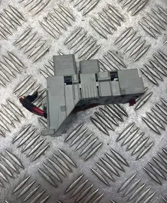 Opel Meriva A Relay mounting block 93363145